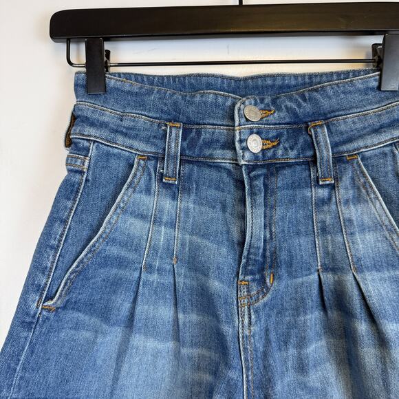 Veronica Beard Jaylen Denim High Rise Pelated Shorts in Waterfall Blue - 23 000 - Picture 2 of 8